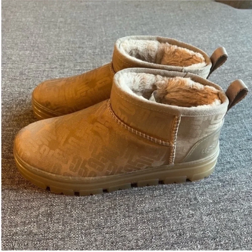 UGG Classic Ultra Mini Monogram - Picture 6 of 13